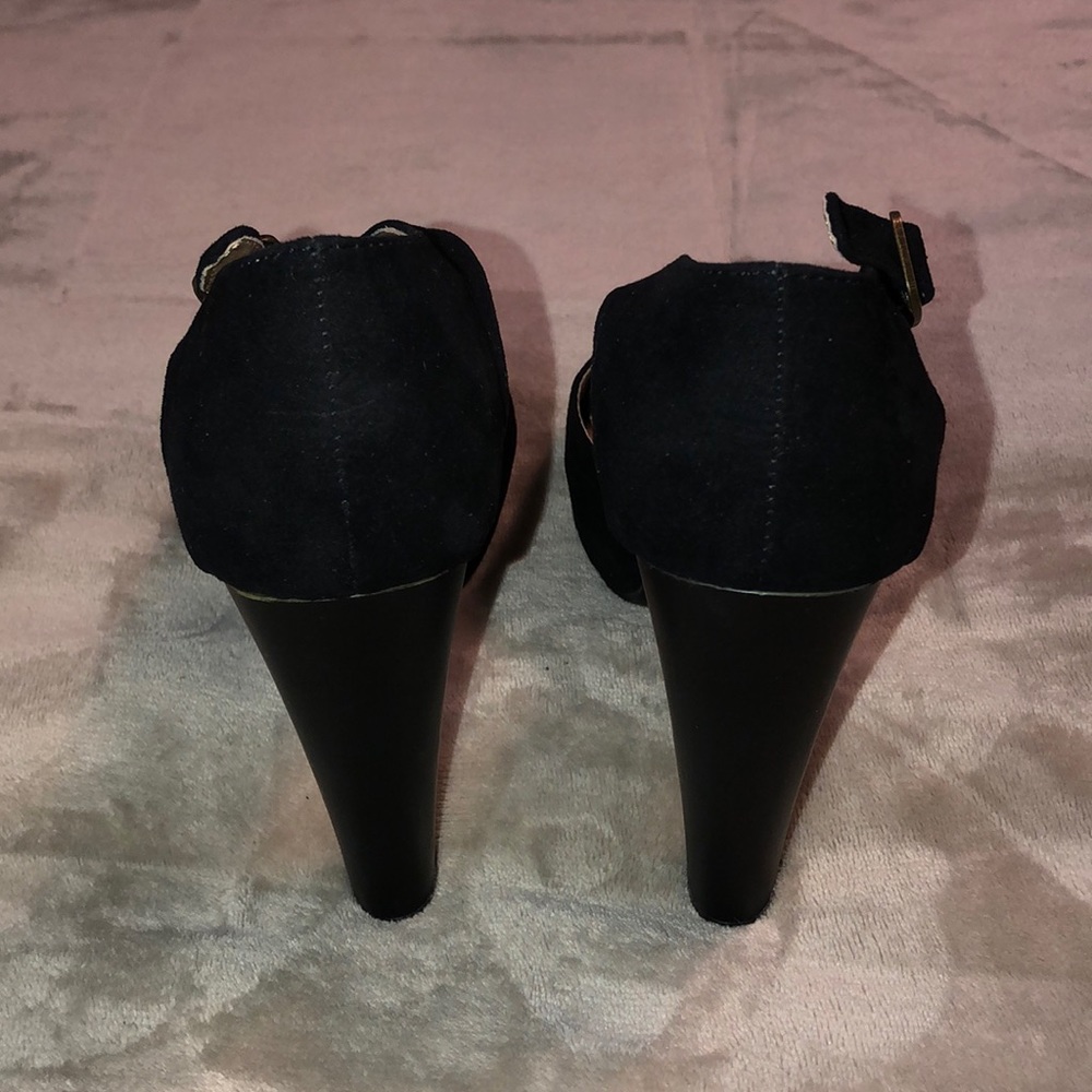 Heels - Picture 3 of 3
